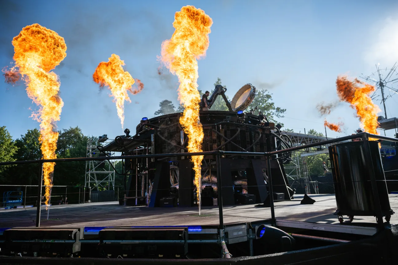Wide shot of the stage arena with flamethrowers coming out of the floor.